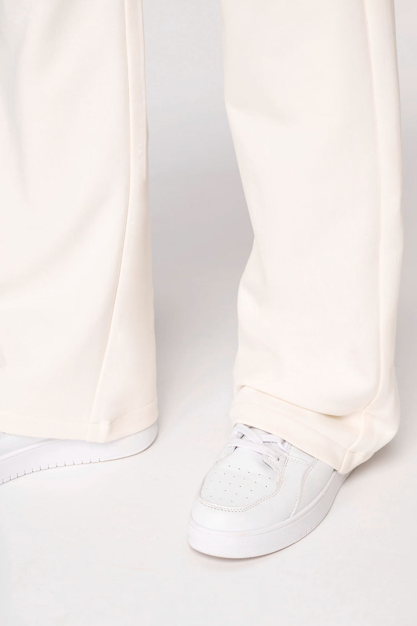 Women's French Terry Loose Jogging Trousers – Relaxed Fit, Sustainably Made - Ivory